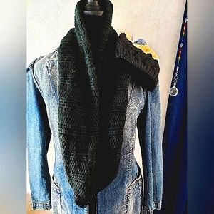 INFINITY SCARF & BEANY CAP